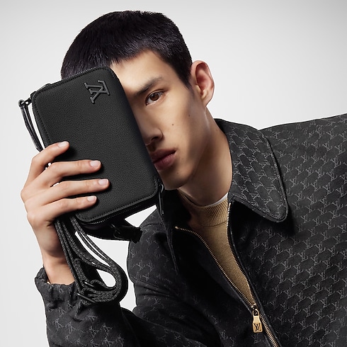 Alpha Wearable Wallet LV Aerogram in New's Holiday Men's Selection collections by Louis Vuitton (Product zoom)