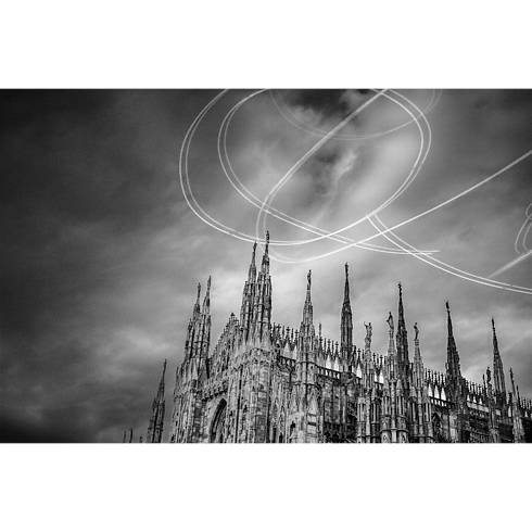 Cities On Earth in Trunks, Travel and Home's Books and Stationery City Guides collections by Louis Vuitton (Product zoom)