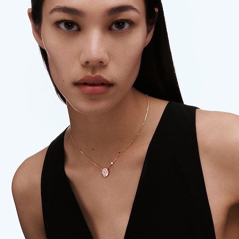 Color Blossom BB Sun Pendant, Pink Gold, Pink Mother-of-Pearl and Diamond in Jewellery's Categories Necklaces and Pendants collections by Louis Vuitton (Product zoom)