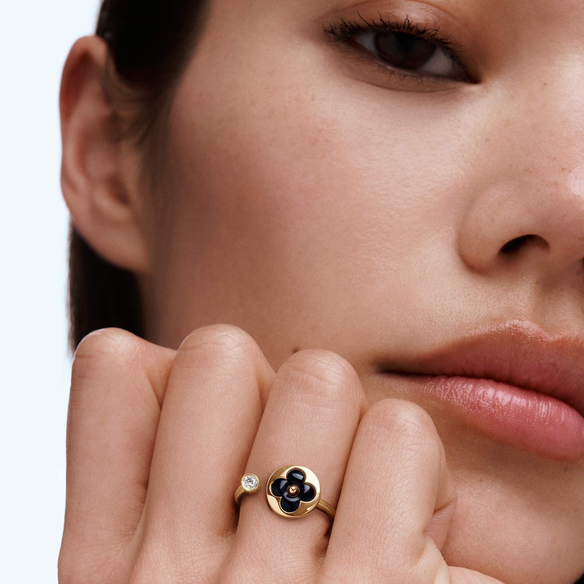 Color Blossom Mini Sun Ring, Yellow Gold, Onyx and Diamond  in Jewellery
