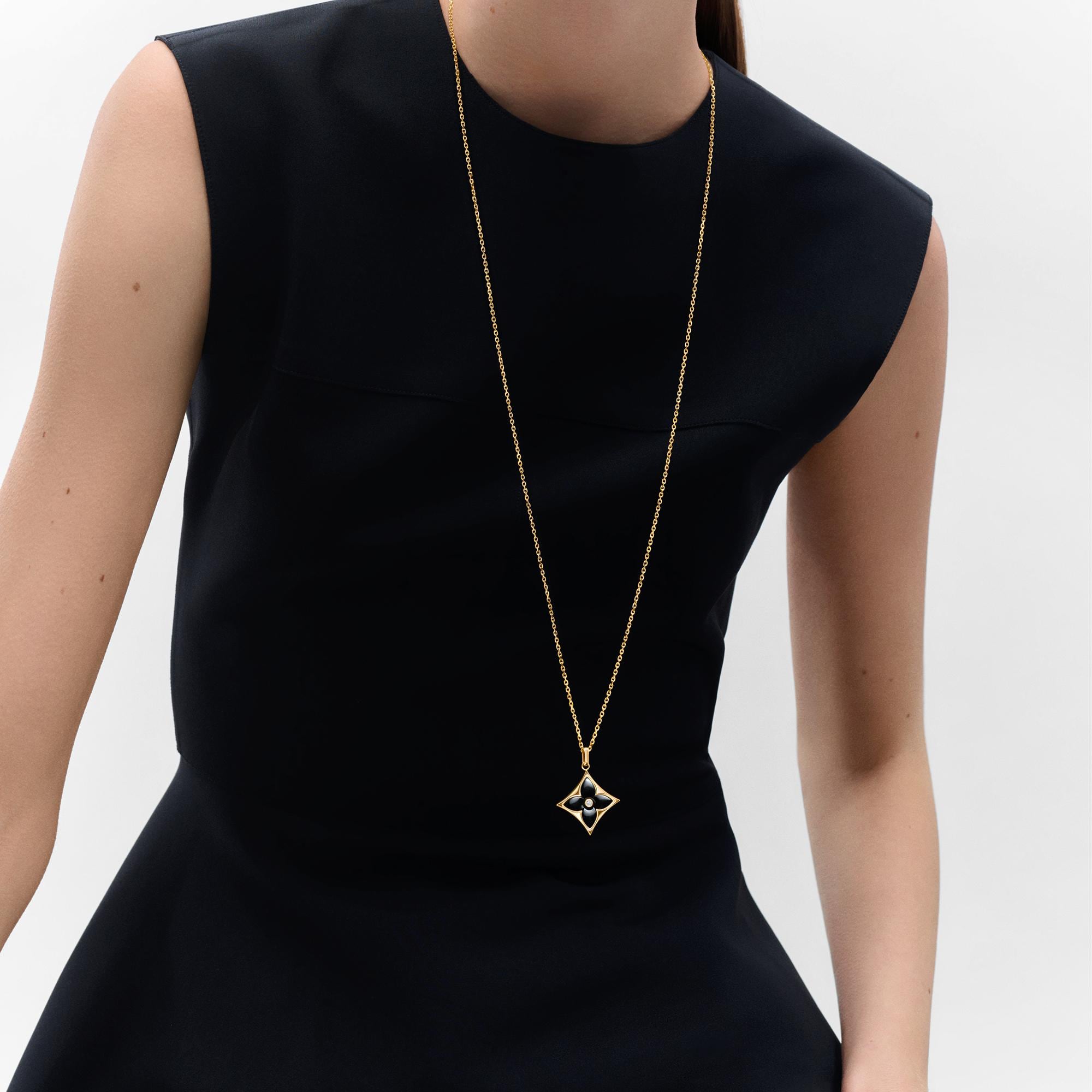 Color Blossom XL Medallion, Yellow Gold, Onyx And Diamond  in Jewellery