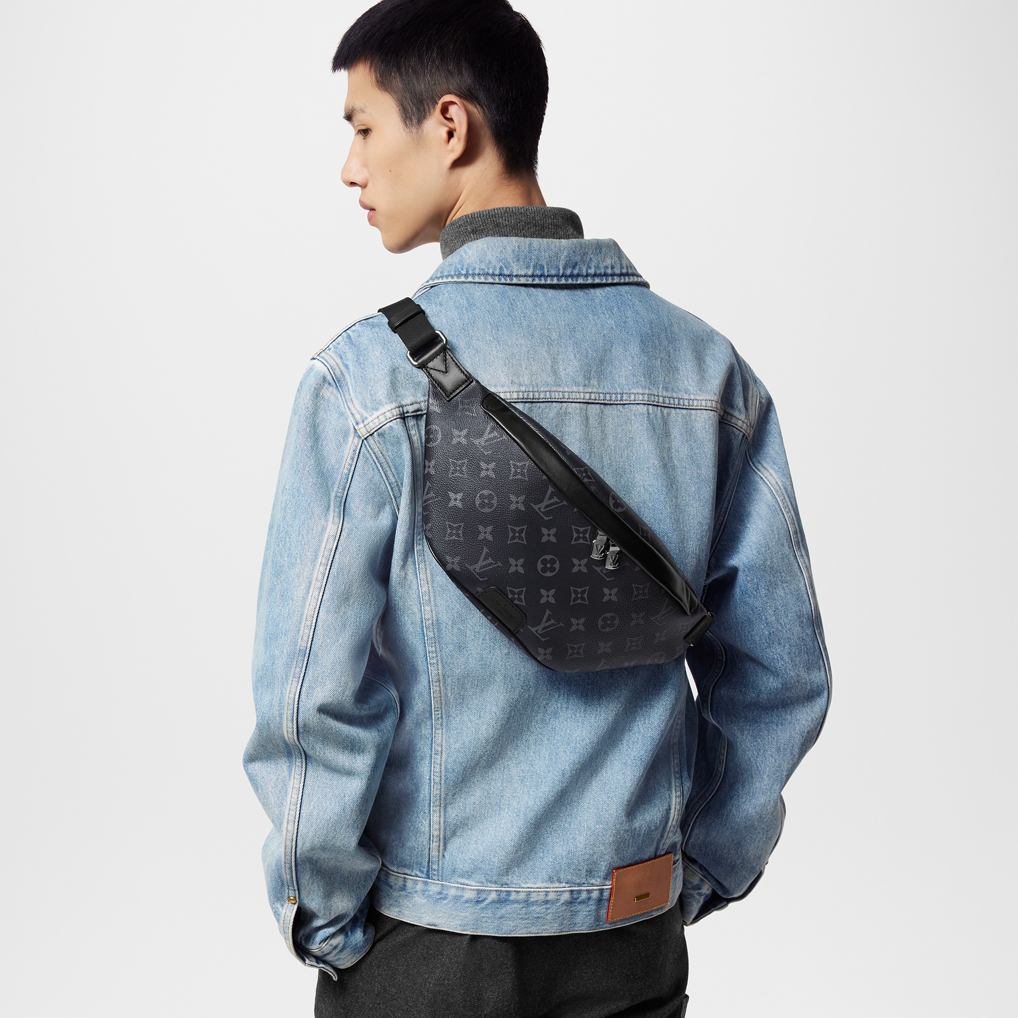 Discovery Bumbag PM Monogram Eclipse in Men