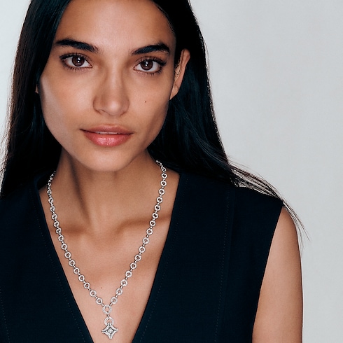 Ever Blossom Pendant, White Gold & Diamonds in Les Extraordinaires's Jewelry Necklaces and Pendants collections by Louis Vuitton (Product zoom)