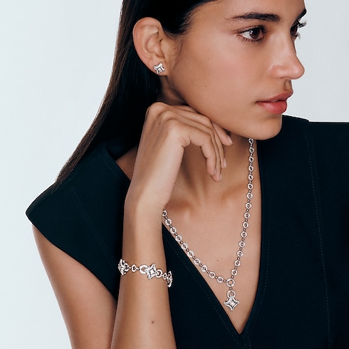 Ever Blossom Pendant, White Gold & Diamonds in Les Extraordinaires's Jewelry Necklaces and Pendants collections by Louis Vuitton (Product zoom)