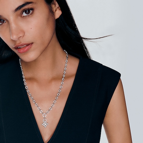 Ever Blossom Pendant, White Gold & Diamonds in Les Extraordinaires's Jewelry Necklaces and Pendants collections by Louis Vuitton (Product zoom)