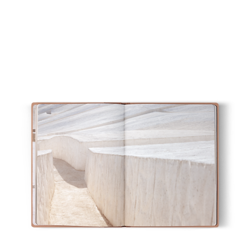 Fashion Eye Cretto di Burri in Trunks, Travel and Home's Books and Stationery Fashion Eye Books collections by Louis Vuitton (Product zoom)