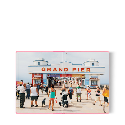 Fashion Eye United Kingdom in Trunks, Travel and Home's Books and Stationery Fashion Eye Books collections by Louis Vuitton (Product zoom)