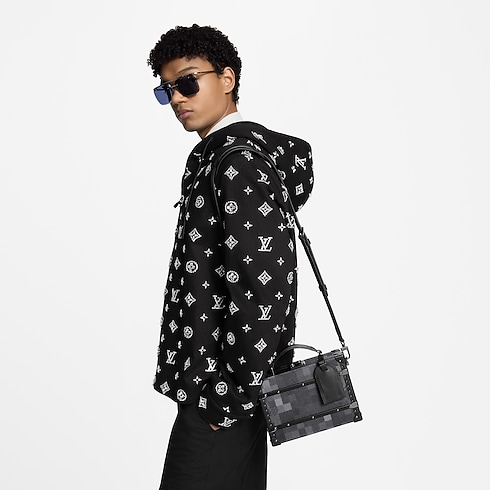 Handle Trunk D16 in Trunks, Travel and Home's Trunks and Boxes Wearable Trunks collections by Louis Vuitton (Product zoom)