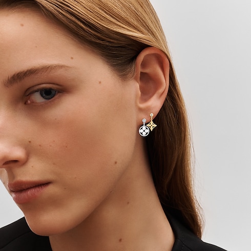 Idylle Blossom Ear Stud, White Gold And Diamond - Per Unit in Jewellery's Categories Earrings collections by Louis Vuitton (Product zoom)