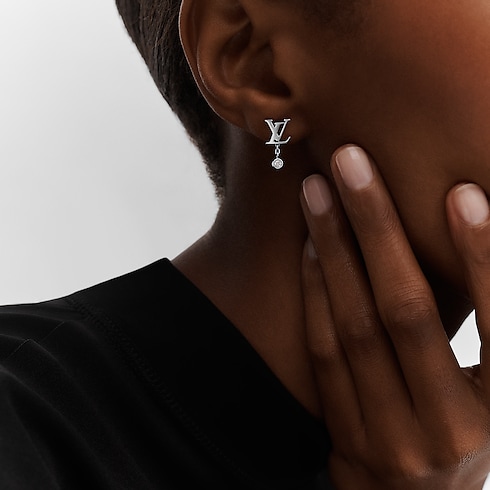 Idylle Blossom LV Ear Stud, White Gold And Diamond - Per Unit in Jewellery's Categories All Fine Jewellery collections by Louis Vuitton (Product zoom)
