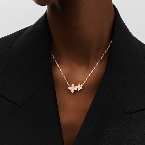 Idylle Blossom Necklace, Pink Gold and Diamonds in Jewellery's Categories All Fine Jewellery collections by Louis Vuitton (Product zoom)