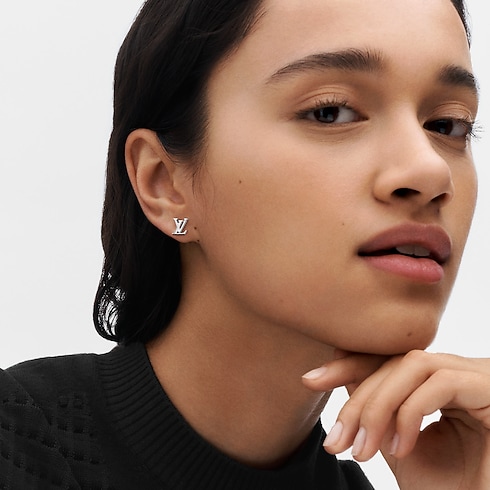 Idylle Blossom Reversible Stud, Yellow And White Gold And Diamond - Per Unit in Jewellery's Categories Earrings collections by Louis Vuitton (Product zoom)