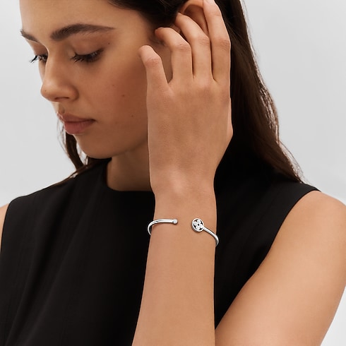 Idylle Blossom Twist Bracelet, White Gold in Jewellery's Categories All Fine Jewellery collections by Louis Vuitton (Product zoom)