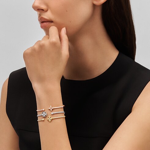 Idylle Blossom Twist Bracelet, Yellow Gold And Diamonds in Jewellery's Categories All Fine Jewellery collections by Louis Vuitton (Product zoom)