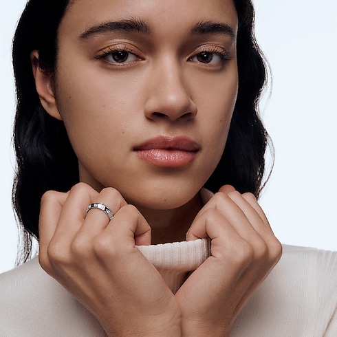 Le Damier de Louis Vuitton Medium Ring, White Gold and Diamonds in Jewellery's Categories Rings collections by Louis Vuitton (Product zoom)