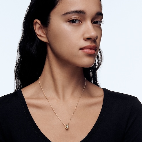 Le Damier de Louis Vuitton Pendant, Yellow Gold and Diamonds in Jewellery's Categories Necklaces and Pendants collections by Louis Vuitton (Product zoom)