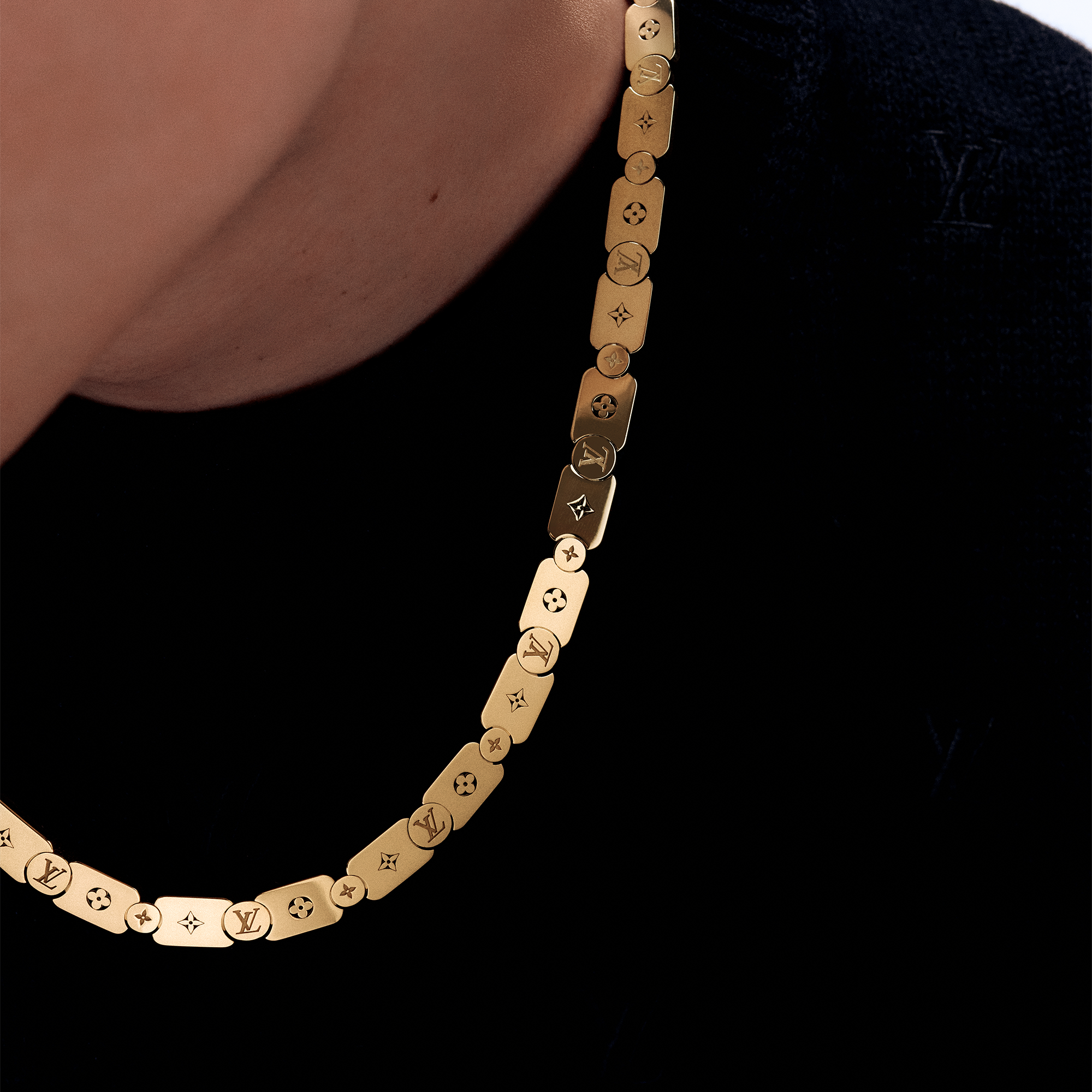 Les Gastons Vuitton Trunk Necklace, White Gold and Diamonds  in Les Extraordinaires