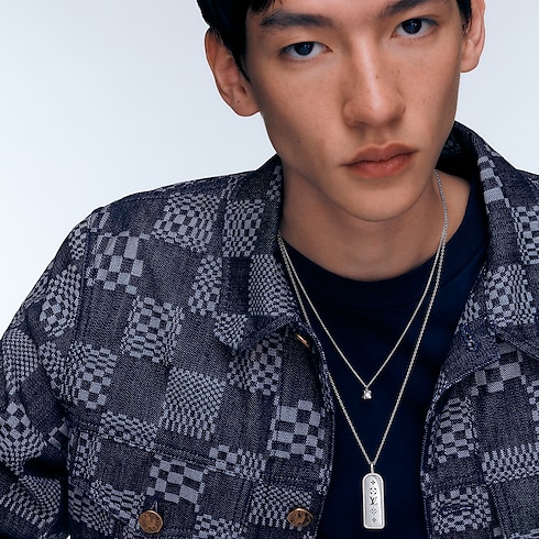 Les Gastons Vuitton Trunk Pendant, White Gold and Diamond in Les Extraordinaires's Jewelry Necklaces and Pendants collections by Louis Vuitton (Product zoom)