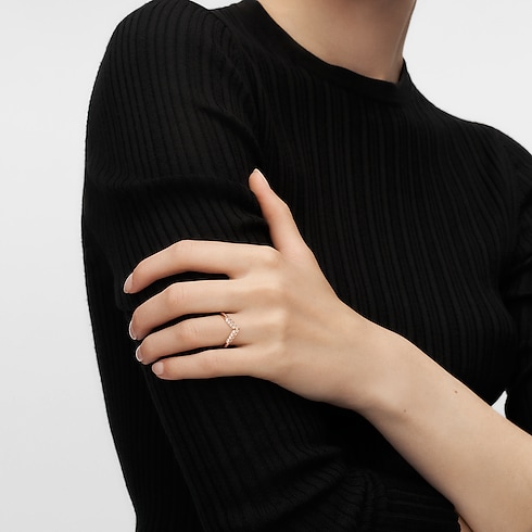 LV Diamonds Pavé V Ring, Pink Gold in Jewellery's Categories Wedding Bands collections by Louis Vuitton (Product zoom)