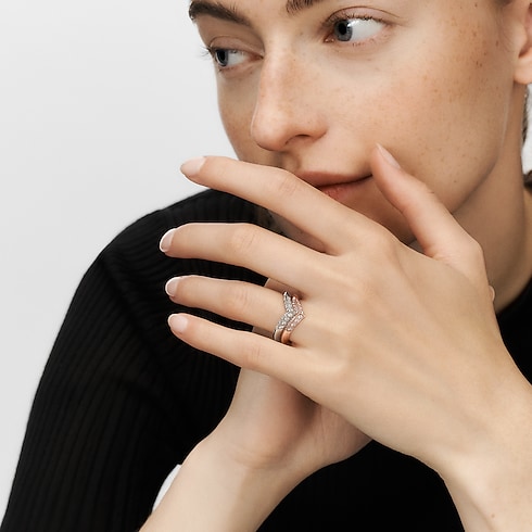 LV Diamonds Pavé V Ring, Pink Gold in Jewellery's Categories Wedding Bands collections by Louis Vuitton (Product zoom)