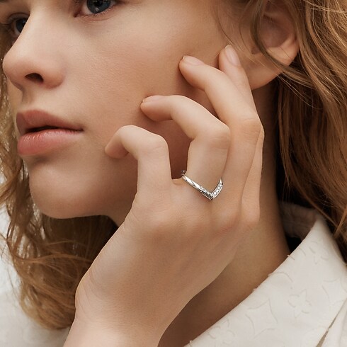 LV Diamonds Pavé V Ring, Platinum in Jewellery's Categories Wedding Bands collections by Louis Vuitton (Product zoom)