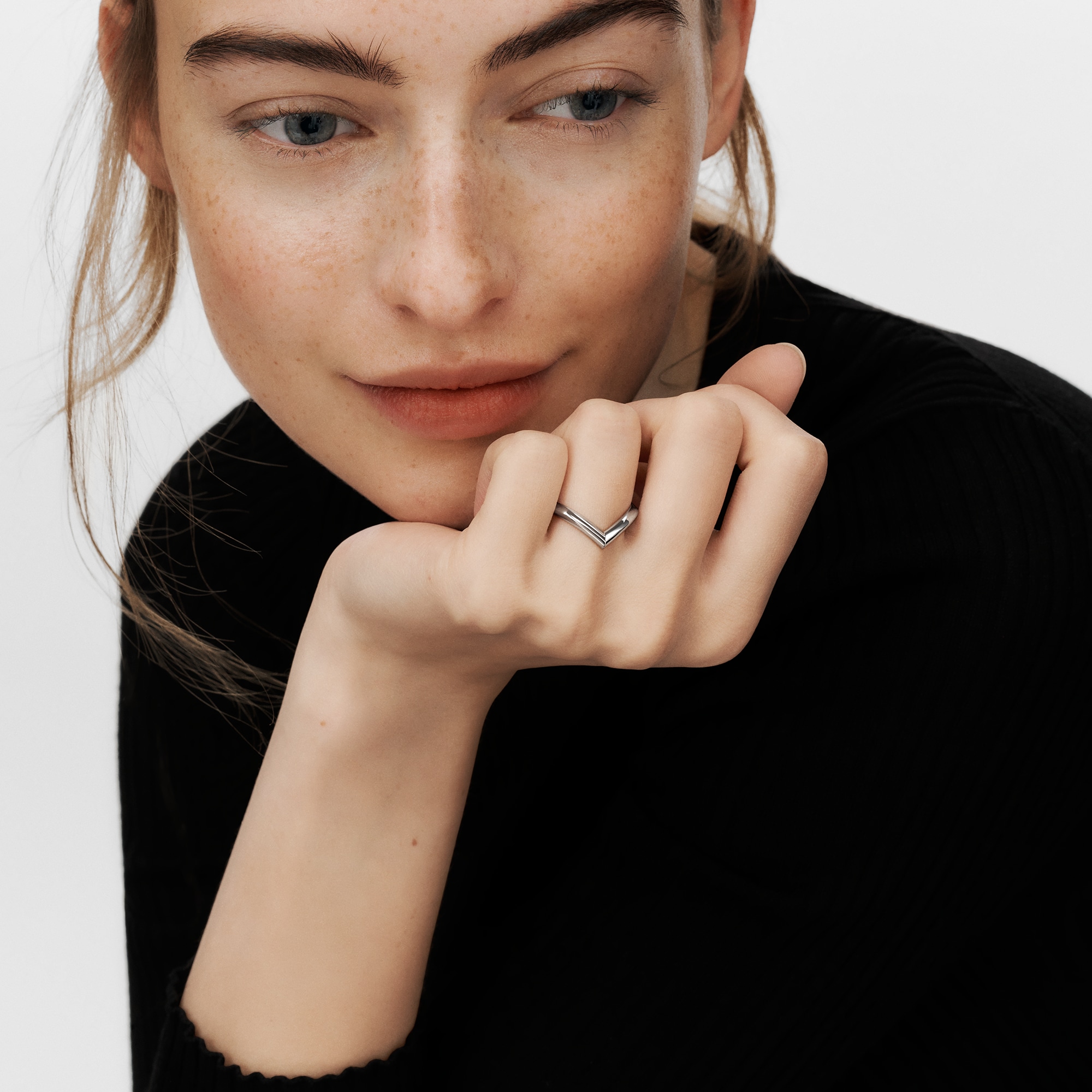 LV Diamonds V Ring, Platinum  in Jewellery