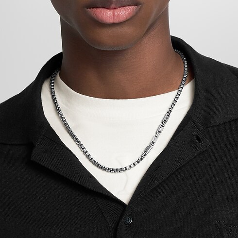 LV Tailor Necklace cropped view