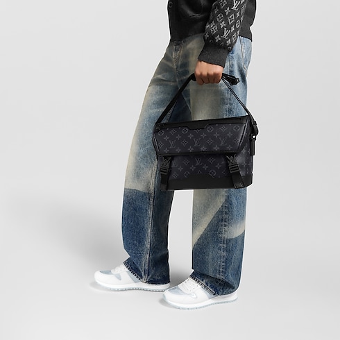 Messenger Voyager PM Monogram Eclipse in Bags and Small Leather Goods's Men Bags Newness collections by Louis Vuitton (Product zoom)