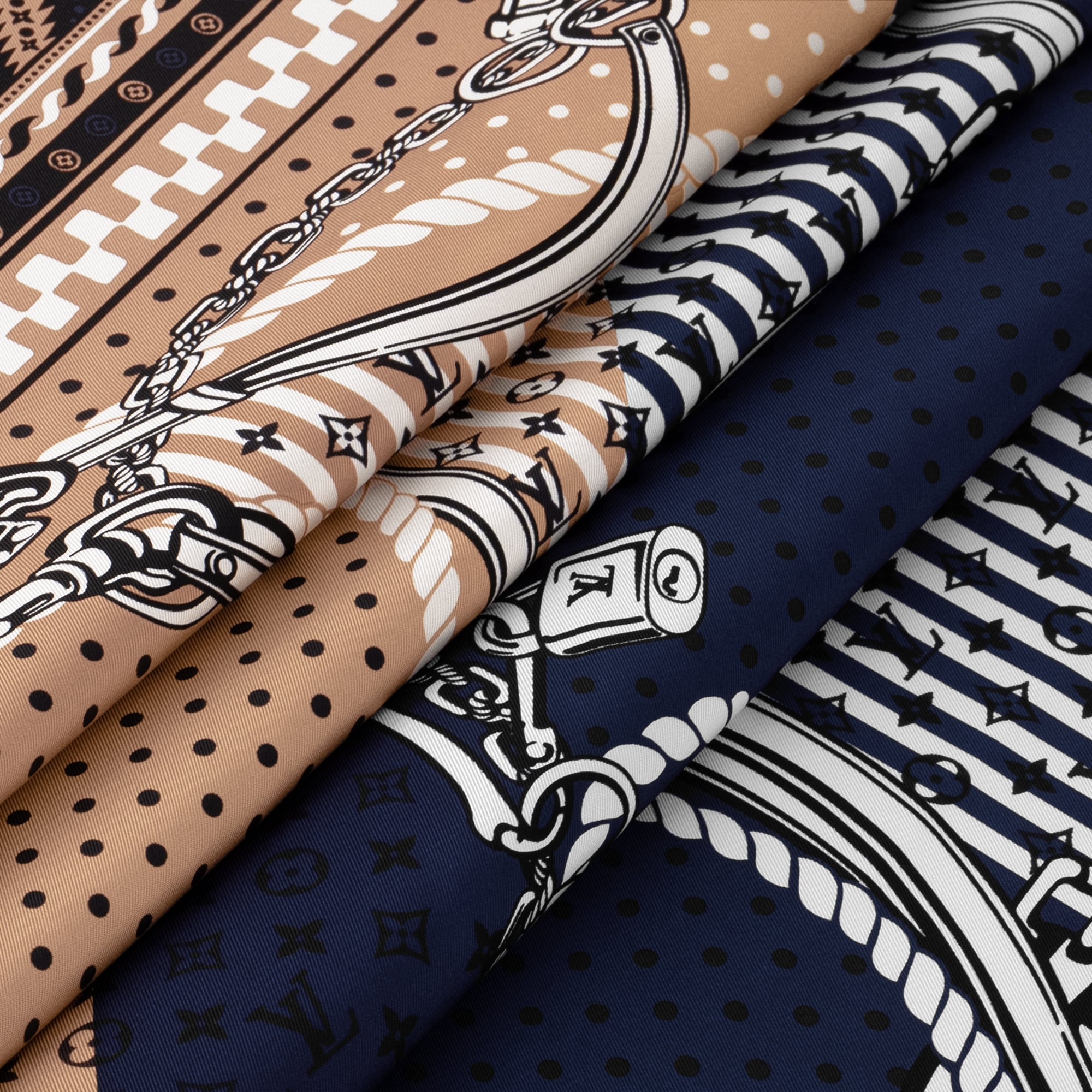 Ocean Bandana Square 90 . in Women