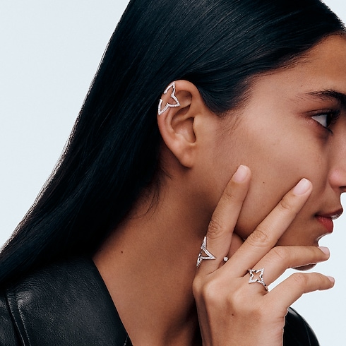 Ombre Blossom Ring, White Gold and Diamonds in Jewellery's Categories Rings collections by Louis Vuitton (Product zoom)