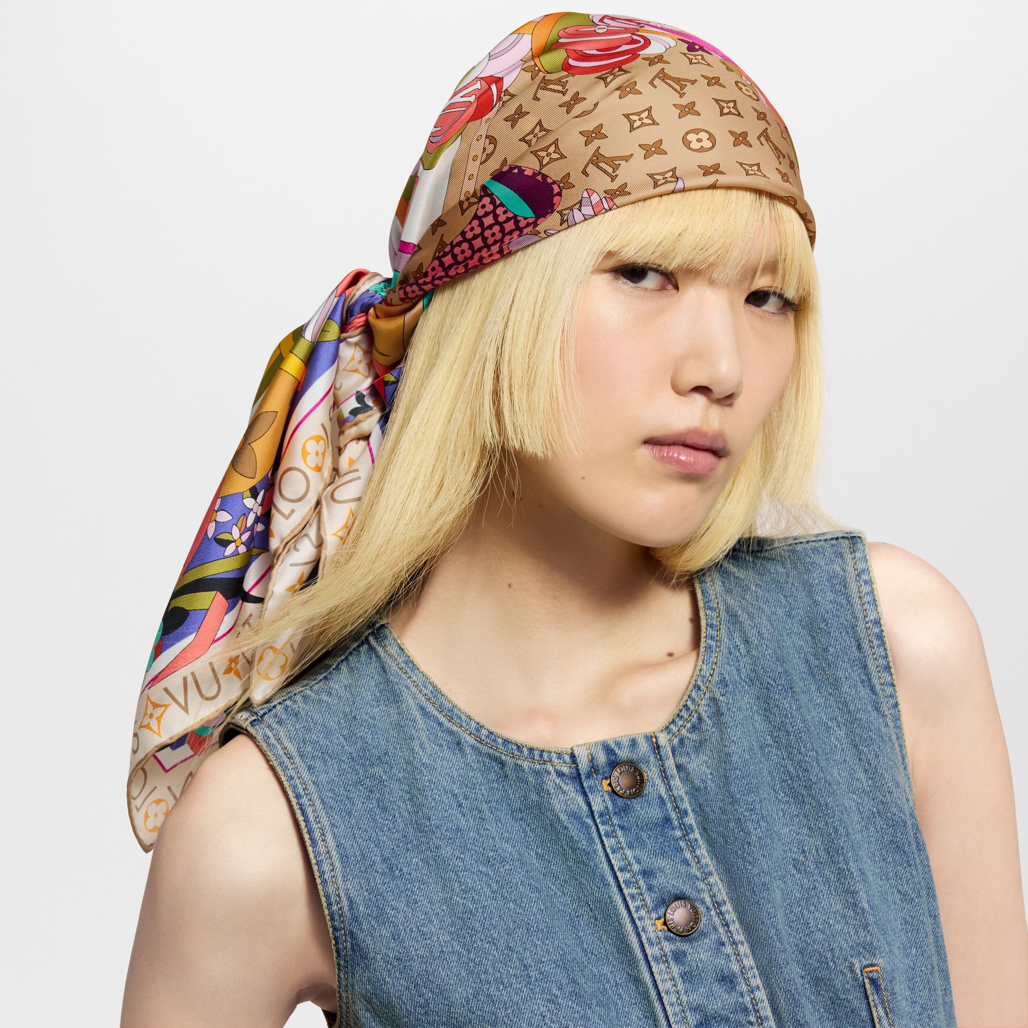 Picnic Square 90 . in Women