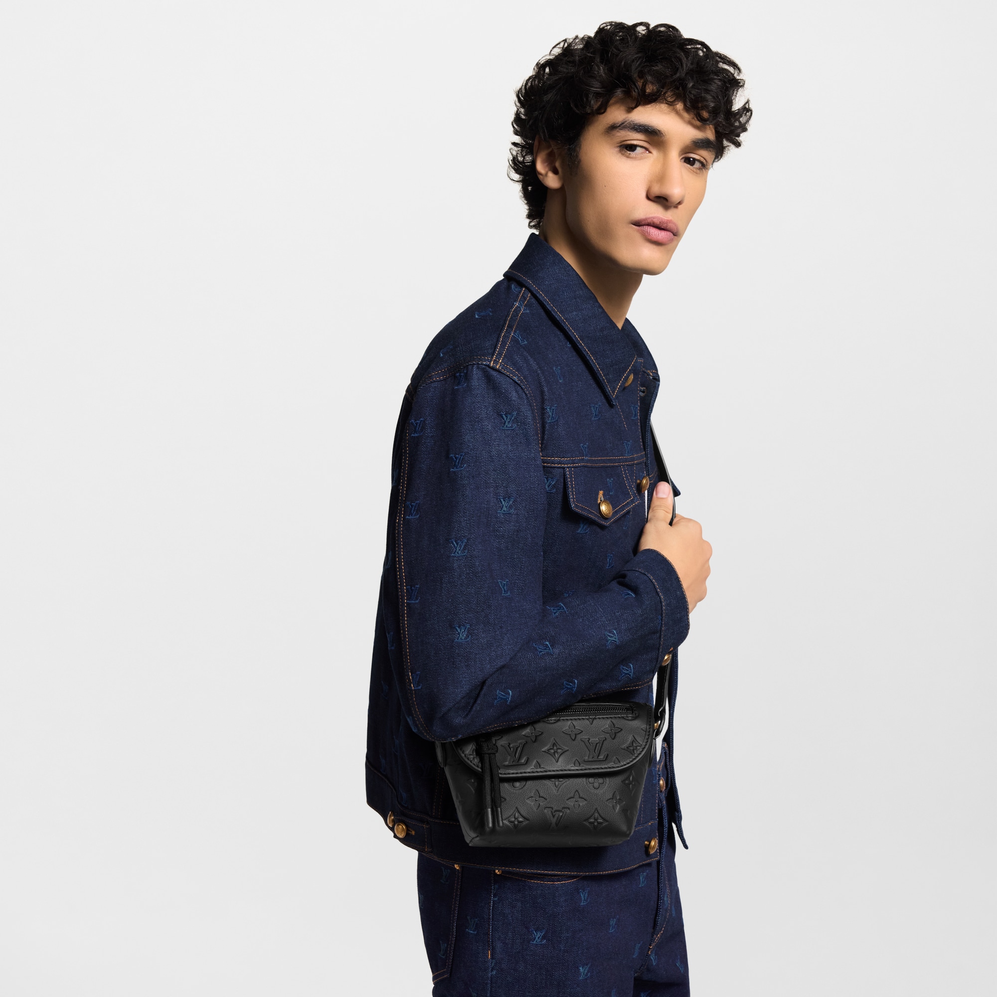 Pulse Wearable Wallet Monogram Shadow Leather in Men