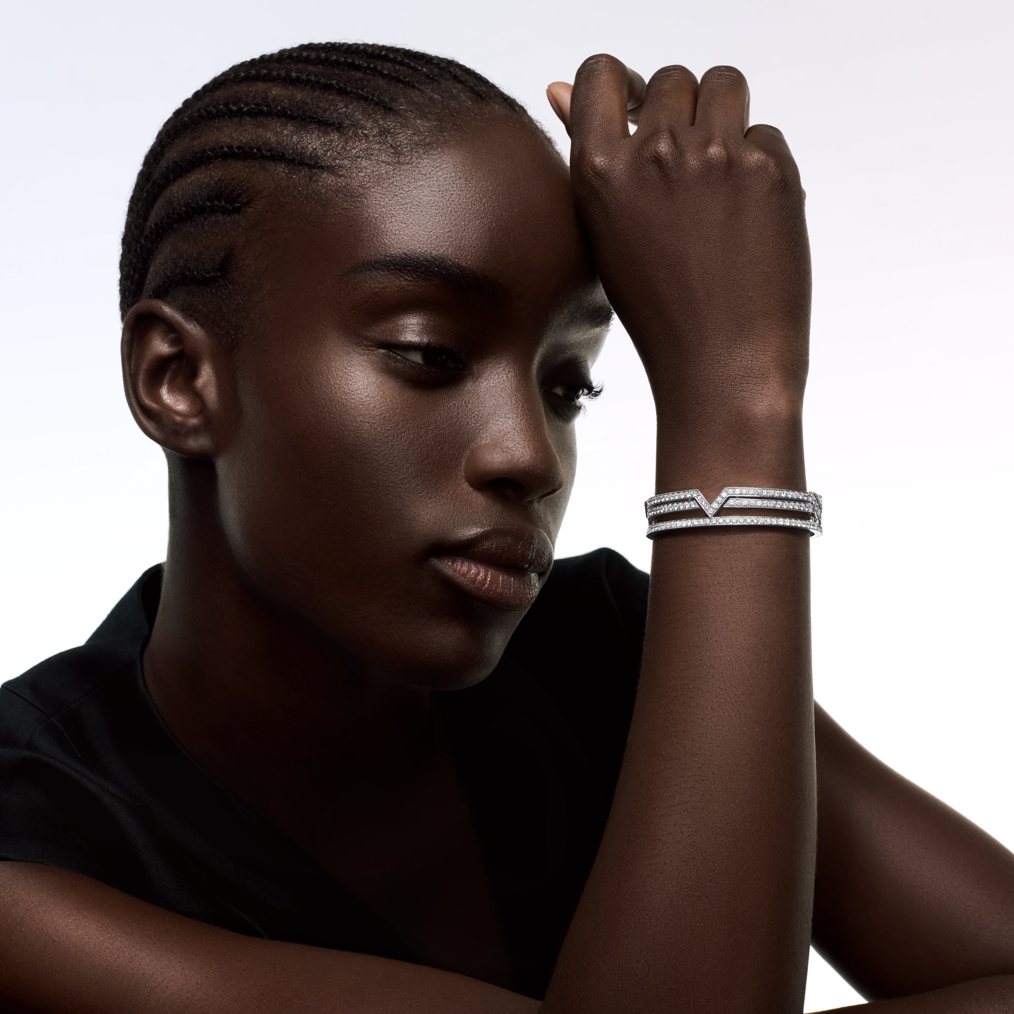Pure V Bracelet, White Gold,  Diamonds  in Les Extraordinaires