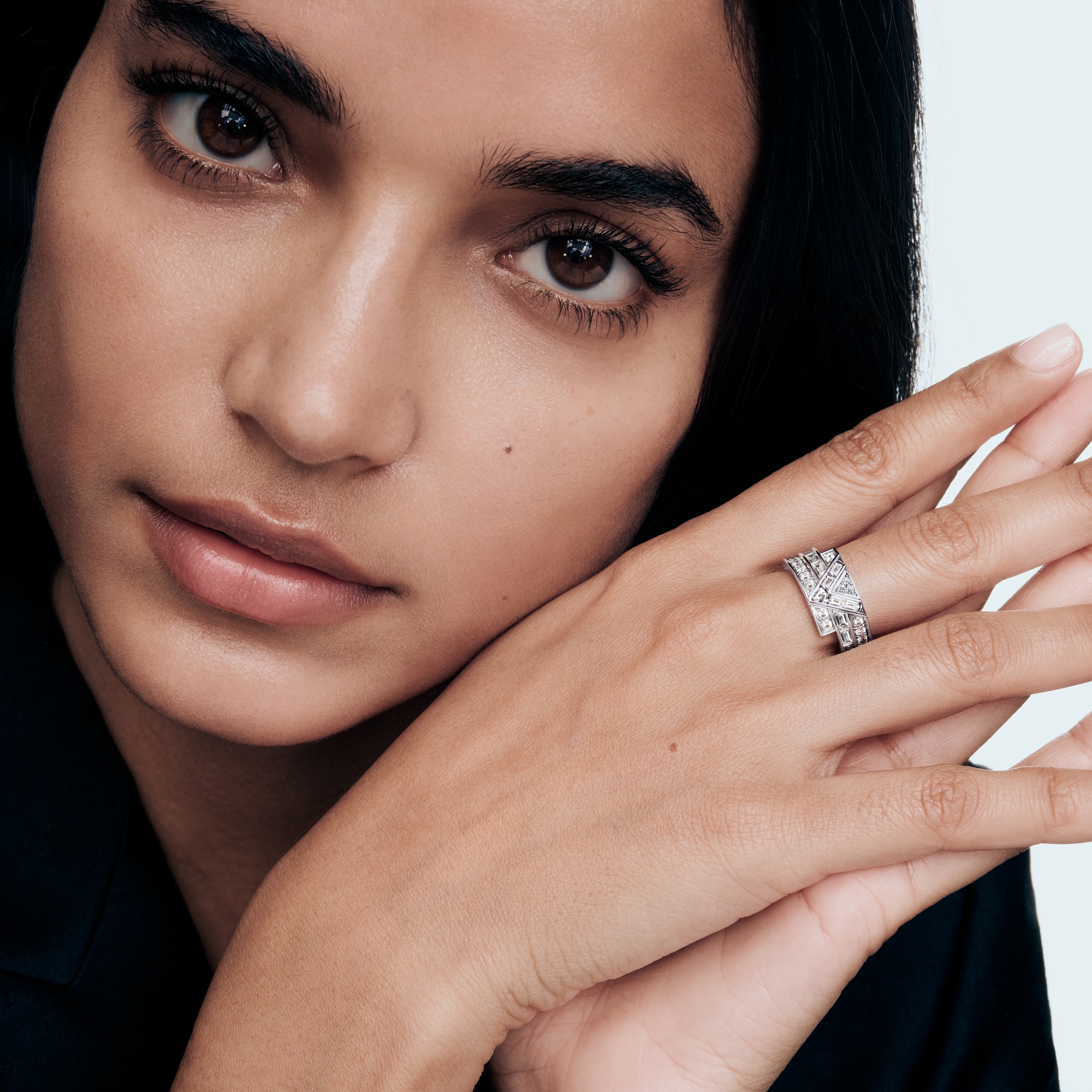 Pure V Ring, White Gold & Diamonds  in Les Extraordinaires