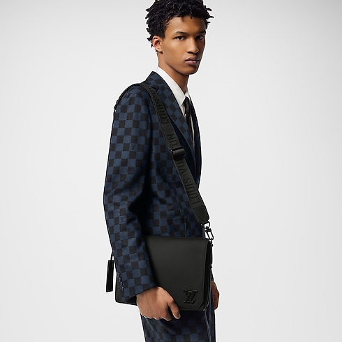 Takeoff Messenger LV Aerogram in Men's Bags All Bags For Men collections by Louis Vuitton (Product zoom)