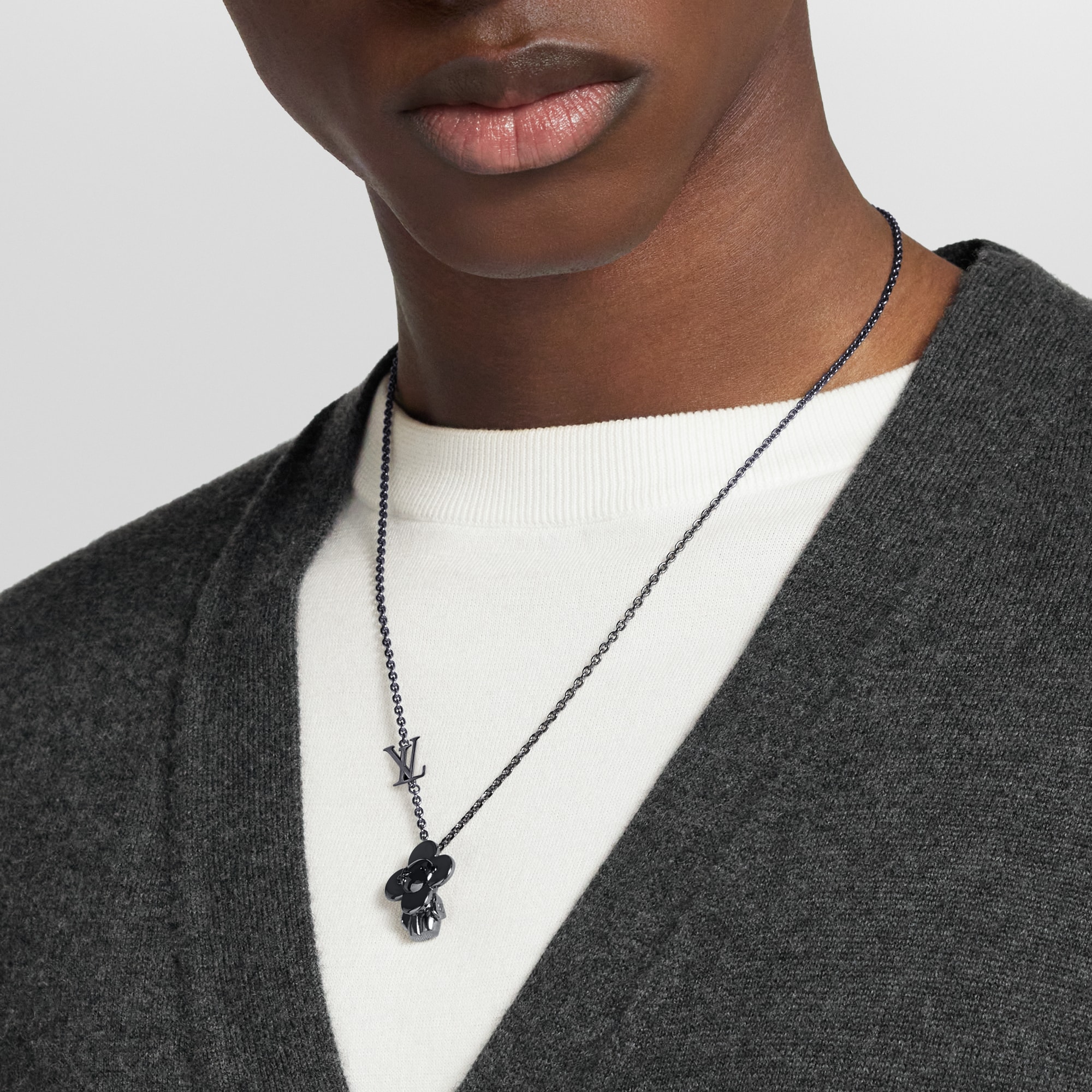 Vivienne Pendant . in Men
