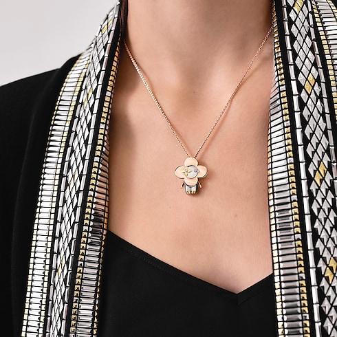 Vivienne pendant, 3 golds & diamonds in Jewellery's Categories Necklaces and Pendants collections by Louis Vuitton (Product zoom)