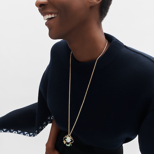 Vivienne Statue Of Liberty, White Gold, Yellow Gold, Lacquer & Diamonds in Jewellery's Categories Necklaces and Pendants collections by Louis Vuitton (Product zoom)