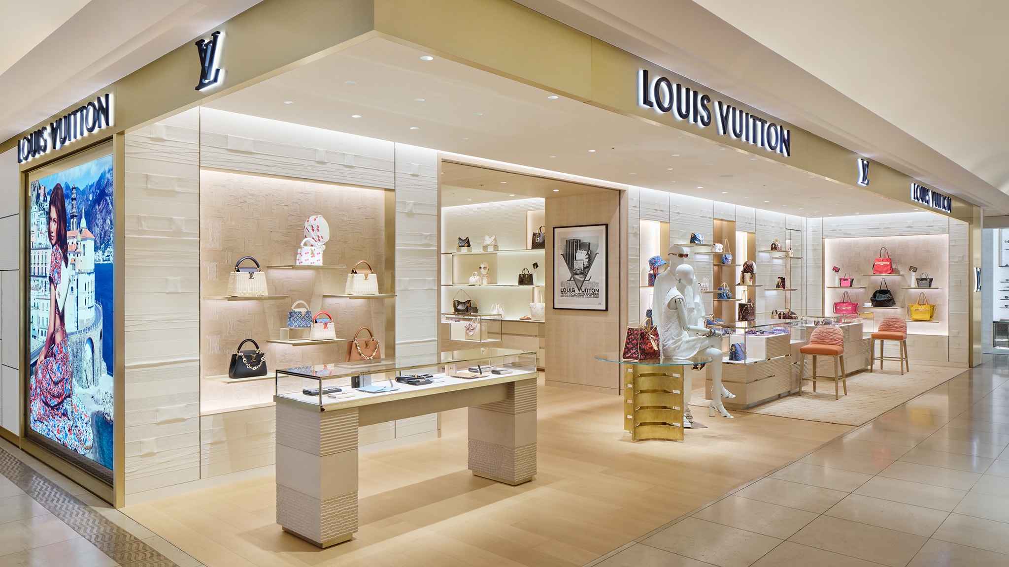 LOUIS VUITTON ルイ・ヴィトン ヴェルニ バタフライ ジャンク Louis Vuitton Osaka Hankyu Umeda Women 2F Store in Osaka, JAPAN